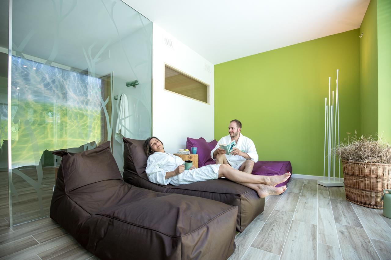 Energy Hotel Calceranica al Lago Bagian luar foto