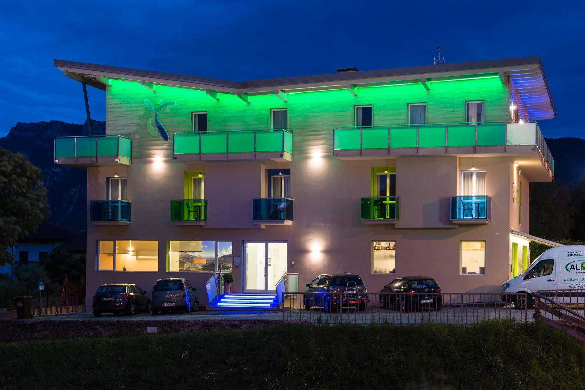 Energy Hotel Calceranica al Lago Bagian luar foto