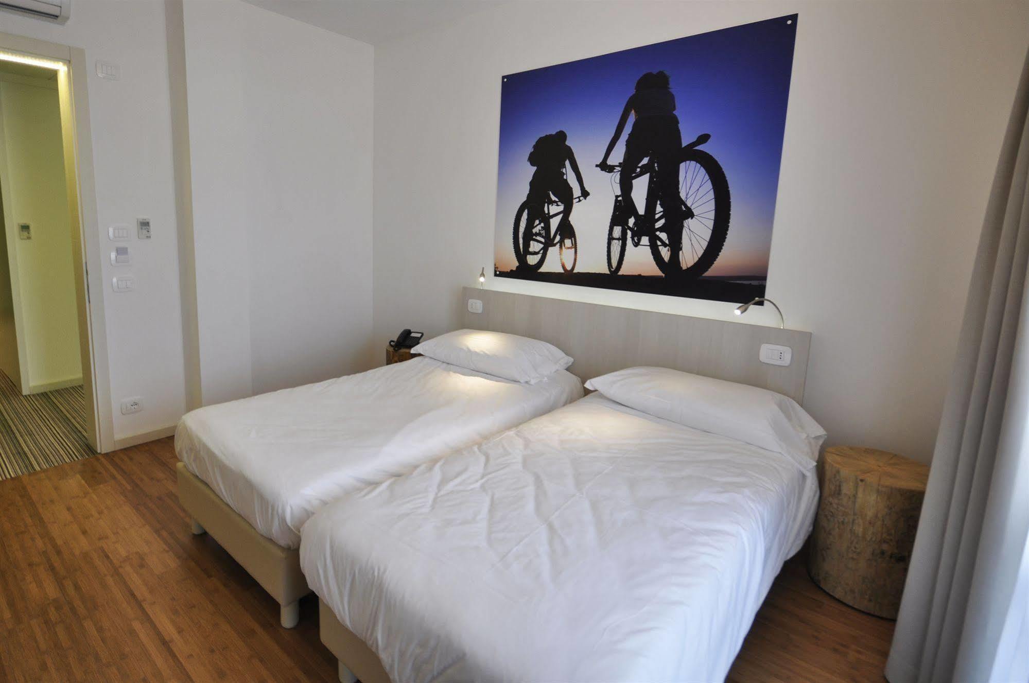 Energy Hotel Calceranica al Lago Bagian luar foto